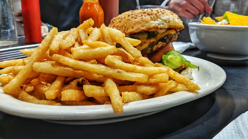 New York vegan - Champs Diner - Vegan Cheeseburger