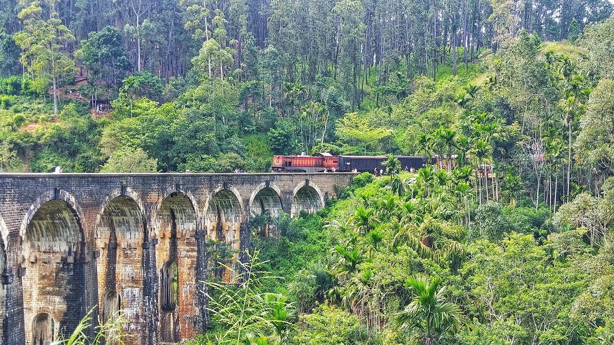 Sri Lanka - Reisetipps - Sehenswürdigkeit - Zug fahren und Geld sparen auf Sri Lanka